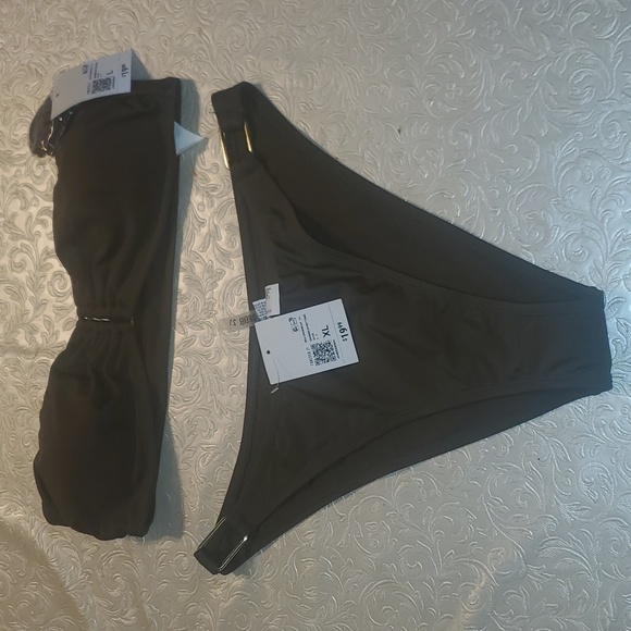 Brand new 2 pieces bathing suit bottom size Xl and top L as shown on the pic - Picture 1 of 7